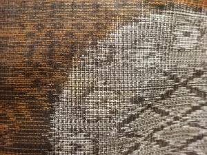 アンティーク　松に華紋織り出し本場泥大島紬着物(割り込み絣)